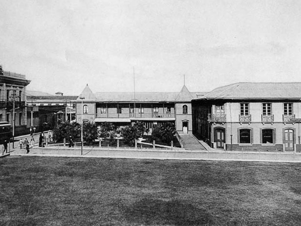 Oficinas centrales Edificio de la izquierda. La vista es desde donde se ubica actualmente el Banco Central, Década de los 20’s