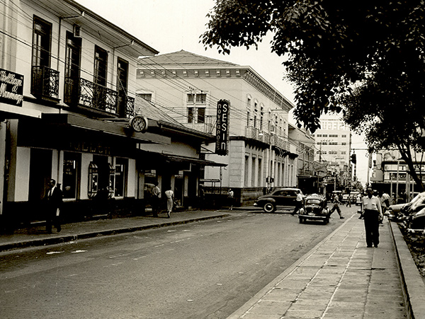 Vista del BCR desde la Avenida Central