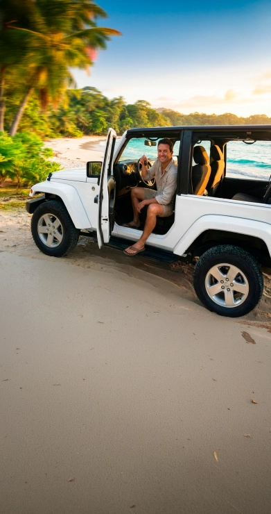 Persona con llave en mano de su nuevo vehículo 