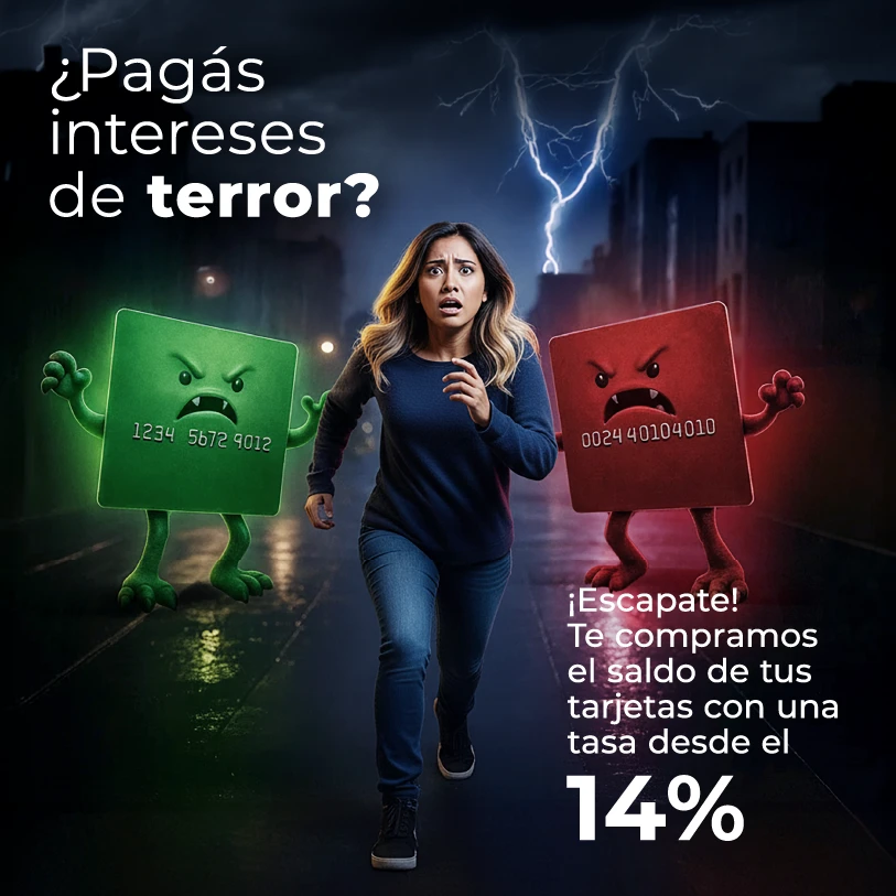 Mujer con su tarjeta